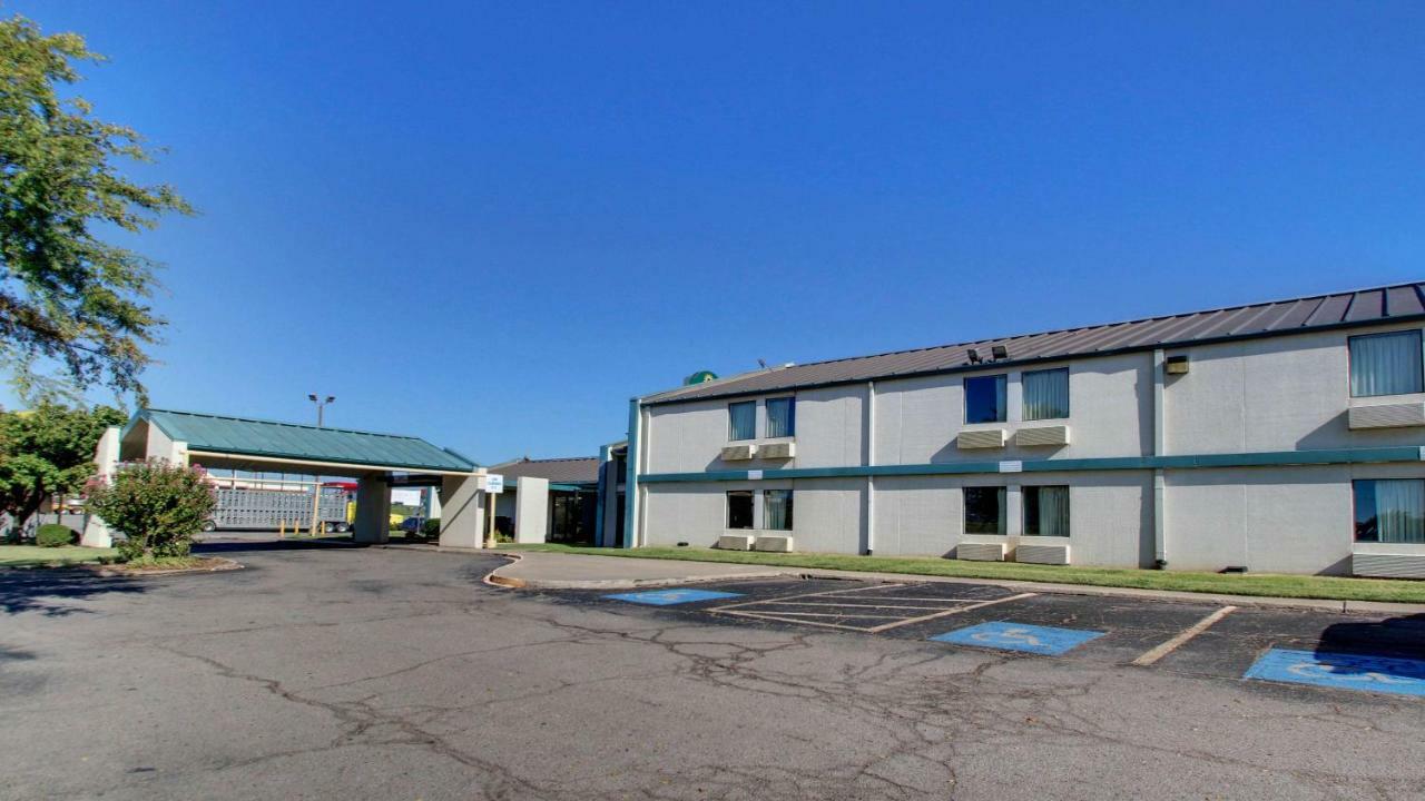 Baymont Inn & Suites Shawnee Kültér fotó